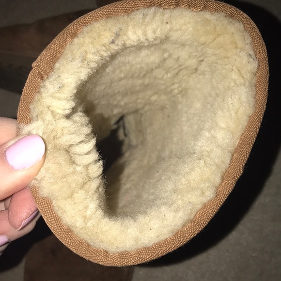 UGGS - Picture 6 of 6